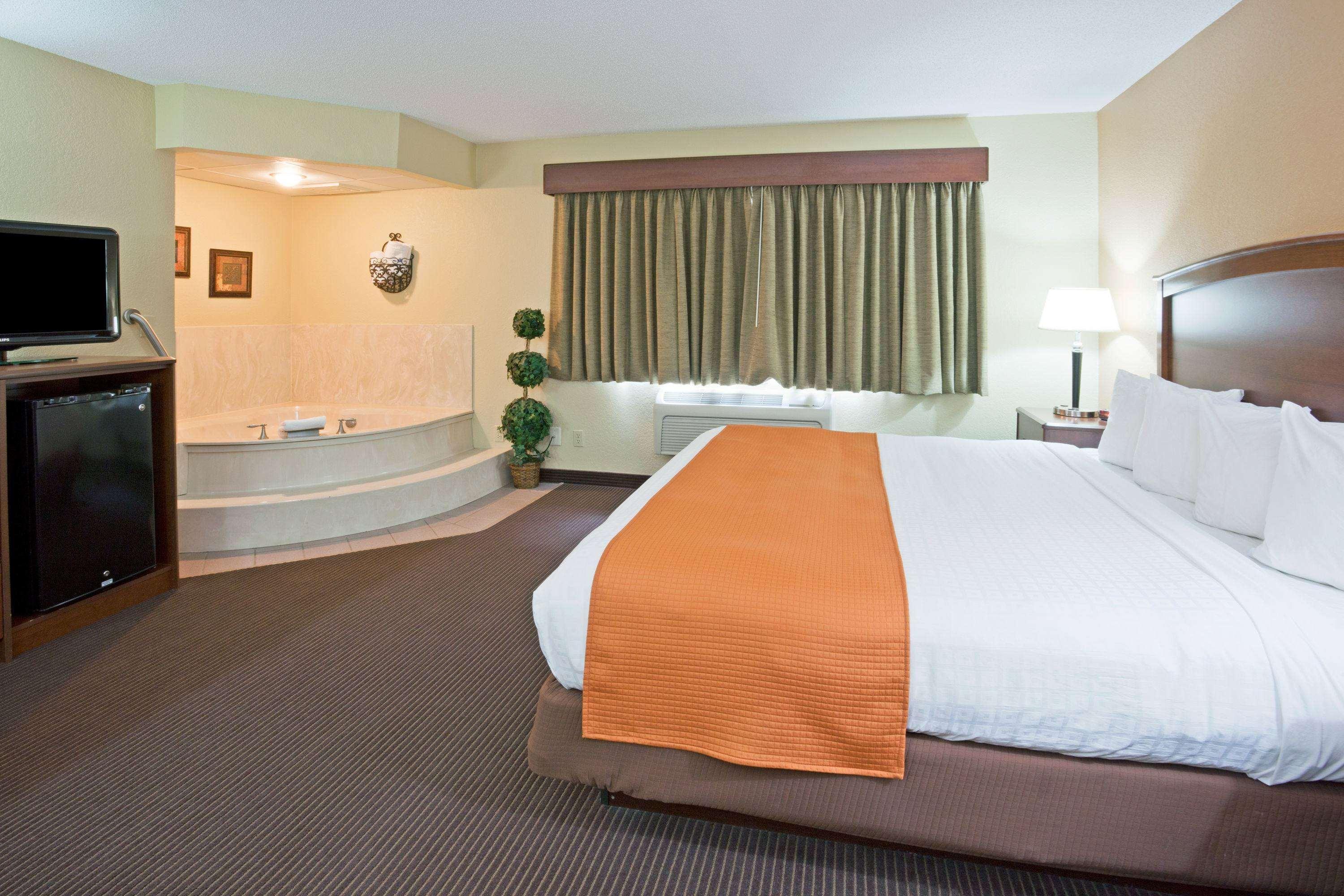 Americinn By Wyndham Fargo West Acres Екстериор снимка